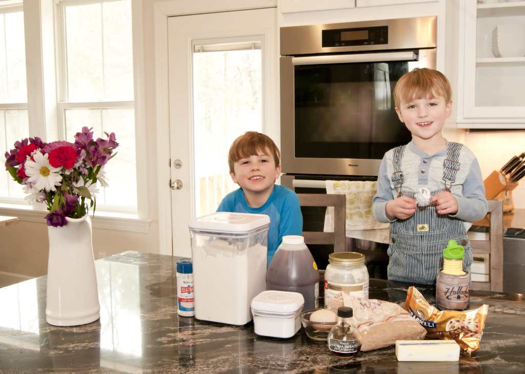 boys making cookies512-min